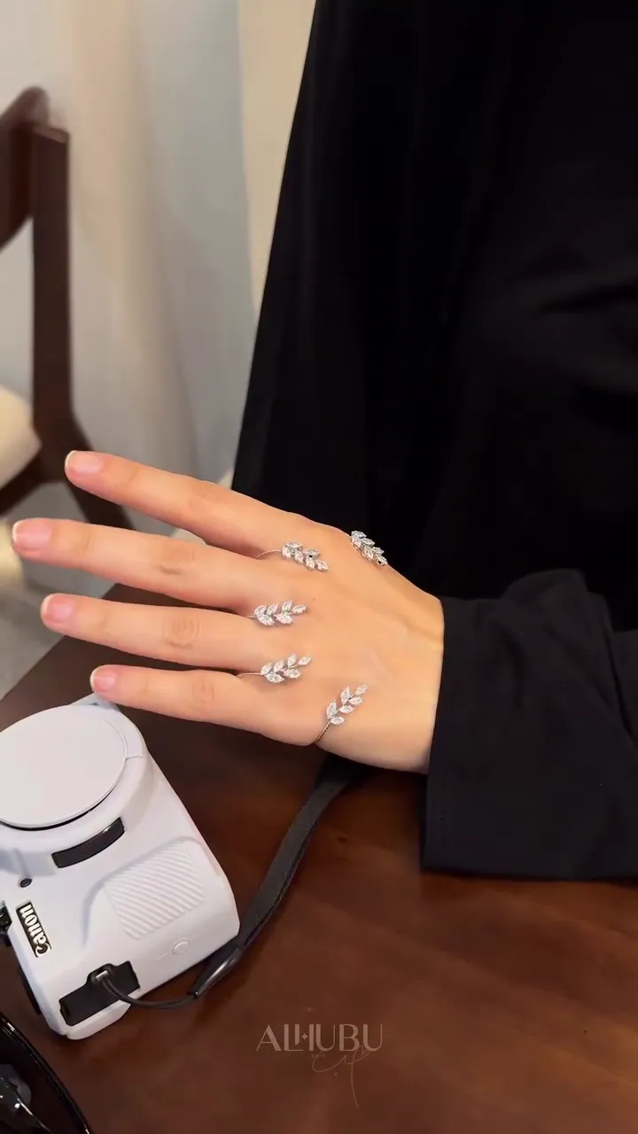 Elegant Silver‑Tone Leaf Design Adjustable Multi‑Finger Ring Set for Everyday Chic and Party Wear